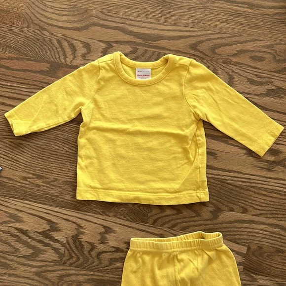 Bundle of Hanna Andersson Organic Outfits - 3-6 Months - Picture 3 of 6